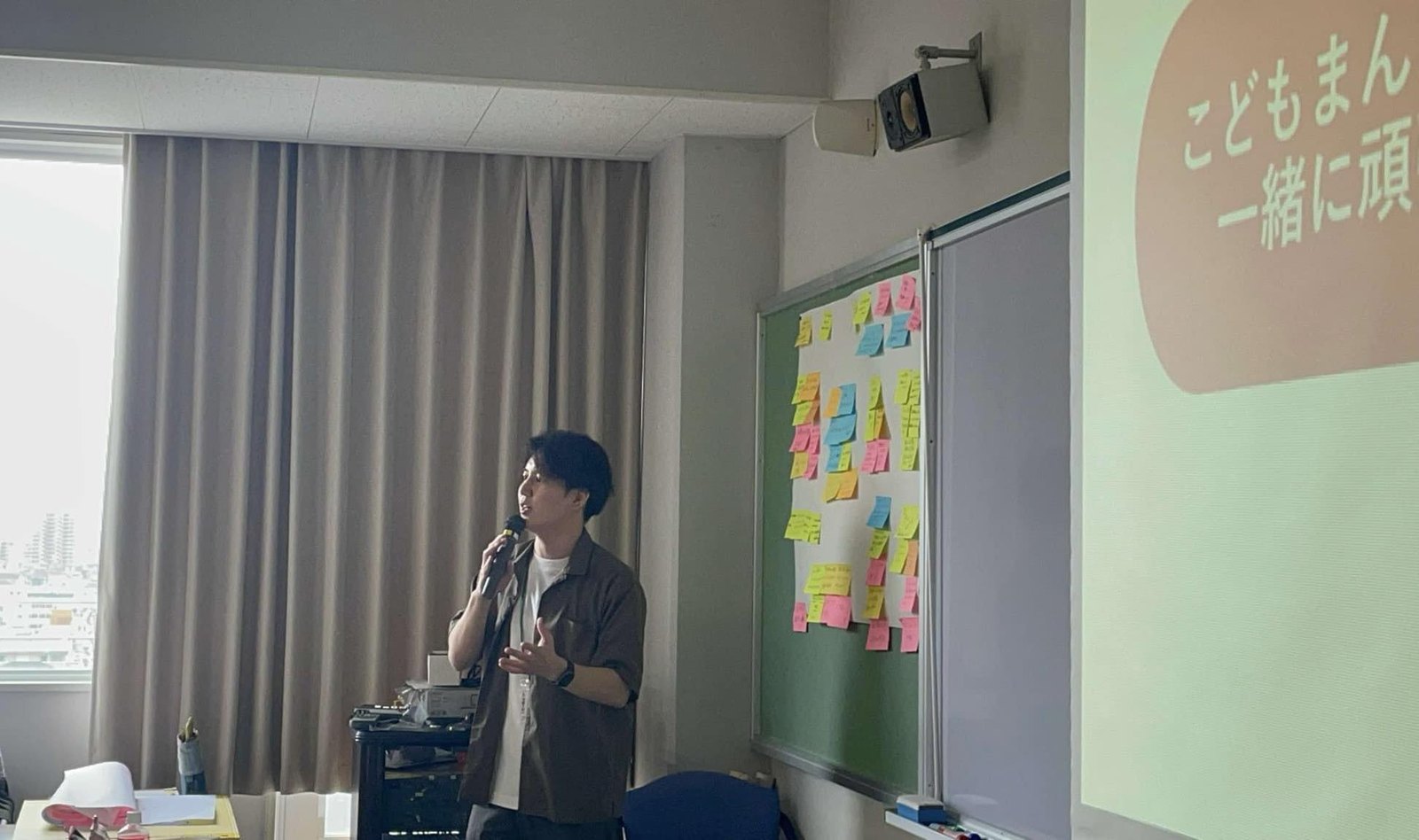 松山市でのこども意見ファシリテーター養成講座で話す様子